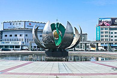 Fly100%倾情监制，KK对战平台焕新战棋地图《圣剑酒馆》上线